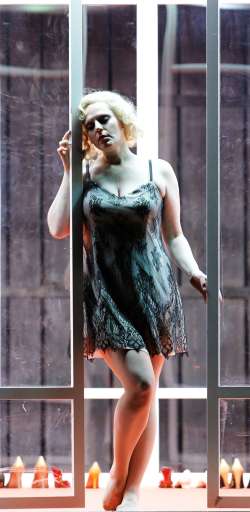 Eva Maria Westbroeck LadyMacbeth photo Agathe Poupeney Opera national de Paris